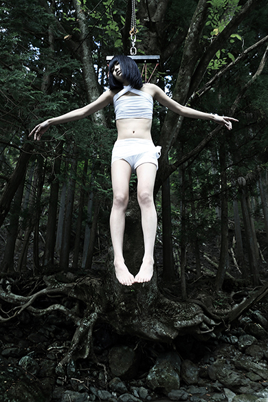 Japan body suspension art project